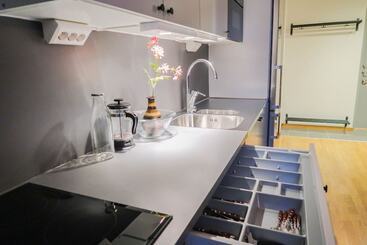 Luxury Business Studio Apartment   Garden View