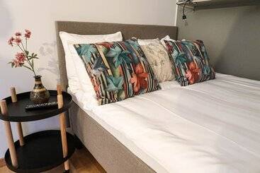 Luxury Business Studio Apartment   Garden View