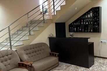 پانسیون Meghratun Guest House / мегратун гостевой дом / մեղրատուն հյուրատուն