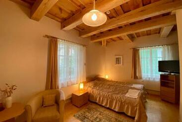 پانسیون In Heart Of Trakai You Ll Find Authentic Karaim House