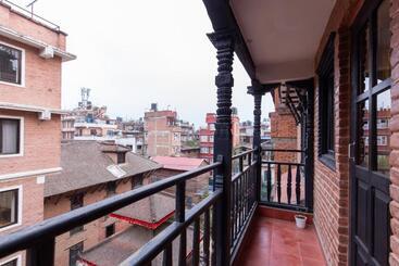 پانسیون Vajra House