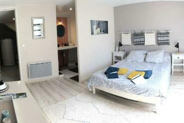 ペンション Chambre D Hôtes Indépendante Dans Village Médiéval