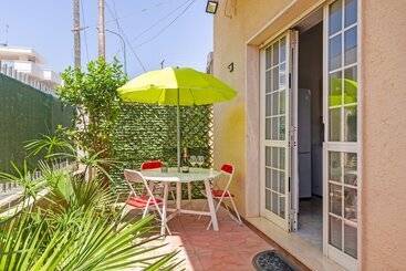 آپارتمانهای توریستها Air Conditioned Studio Near The Sea With Wi Fi Garden And Bike