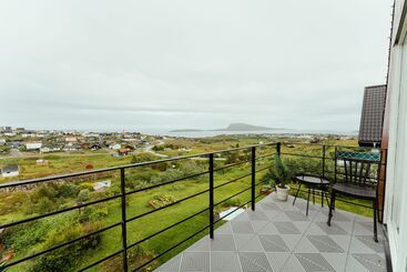 Great 3 Br Loft Apt / Views / Free Parking