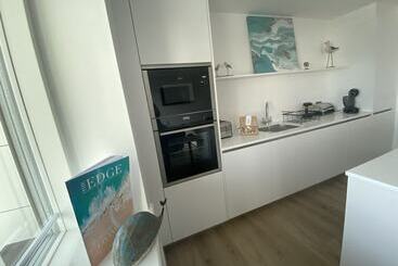 Stunning Cliff Edge Apartment In Newquay