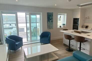 Stunning Cliff Edge Apartment In Newquay
