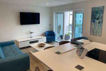 Stunning Cliff Edge Apartment In Newquay