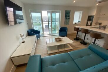 Stunning Cliff Edge Apartment In Newquay