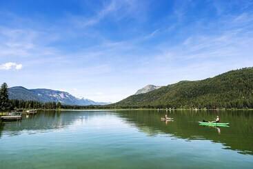 Doc Roy S Legacy On Fish Lake Home By Nw Comfy Cabins By Redawning