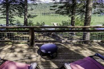 Doc Roy S Legacy On Fish Lake Home By Nw Comfy Cabins By Redawning