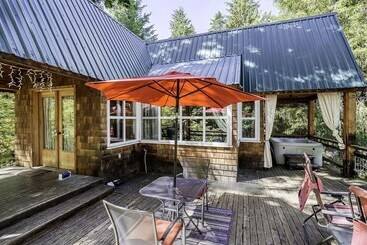 Doc Roy S Legacy On Fish Lake Home By Nw Comfy Cabins By Redawning