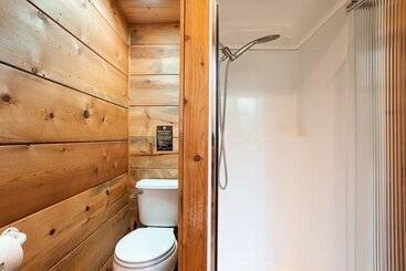 Doc Roy S Legacy On Fish Lake Home By Nw Comfy Cabins By Redawning