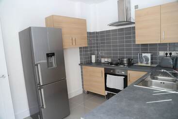 Homely 1 Bed Apartment In Birmingham