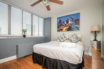 דירות לתיירים Atl Downtown Onsite Parking 2b City View King Bed Lm601