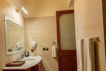 هتل Cecil By Pearl Continental