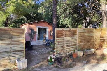 هتل Studio églantine