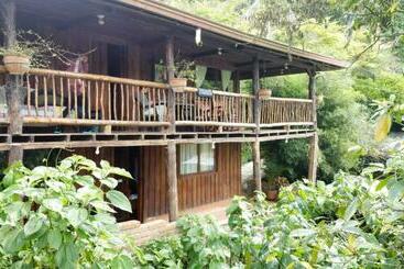 هاستل Hostal Y Cabañas Los Juanes