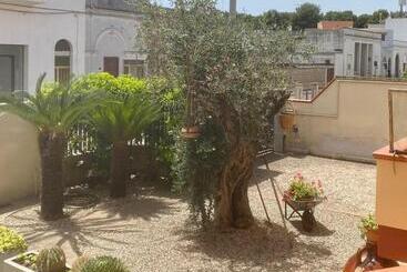 تختخواب و صبحانه Via Grottella 81   In Locazione Turistica