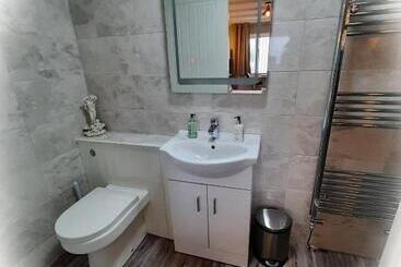 Highlander House B&b