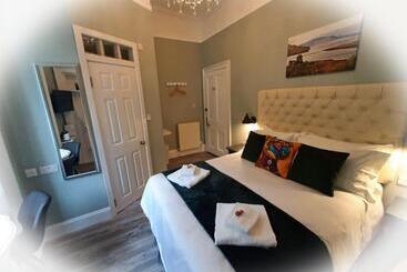 Highlander House B&b