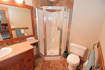 Towering Pines Chalet Comfortable And Cozy Chalet With Spectacular Views