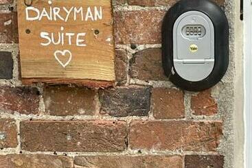 تختخواب و صبحانه The Dairyman Suite