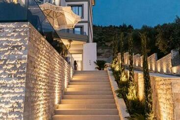 Mazarine Hotel, Vlorë, Albania