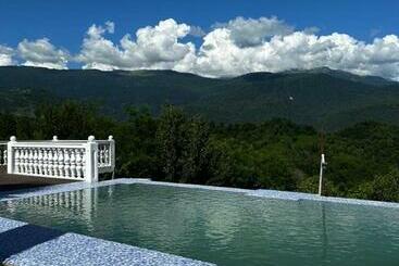 پانسیون Kokhta Guest House On The Mountain