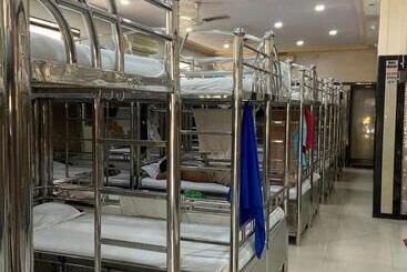هاستل Royal Guest House By Wb Inn