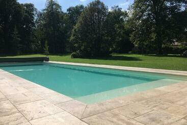 تختخواب و صبحانه Domaine De Montizeau