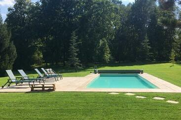 تختخواب و صبحانه Domaine De Montizeau