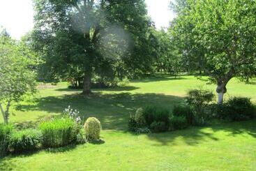 تختخواب و صبحانه Domaine De Montizeau