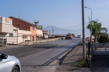 تختخواب و صبحانه Pompei Bridge
