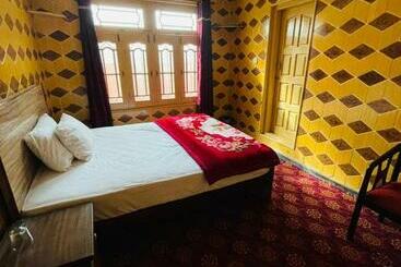 هتل Laal Haveli