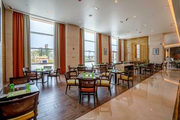 هتل Rixos Marina Abu Dhabi