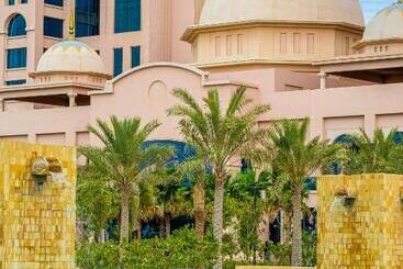 هتل Rixos Marina Abu Dhabi
