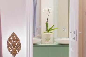 Naxi Suites