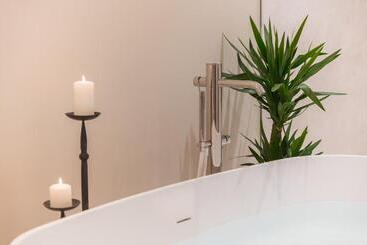 Naxi Suites