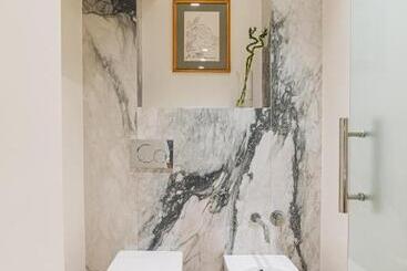 Naxi Suites