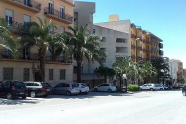 تختخواب و صبحانه Lottie S House