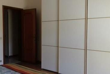 تختخواب و صبحانه Lottie S House