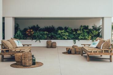 Cala Lanuza Suites