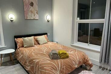 تختخواب و صبحانه Welsh Homestay