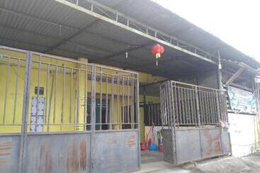 هتل Express O 91281 Guest House Indah Jaya