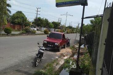 هتل Express O 91281 Guest House Indah Jaya