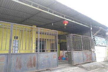 هتل Express O 91281 Guest House Indah Jaya
