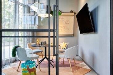 هتل Moxy Cologne Muelheim