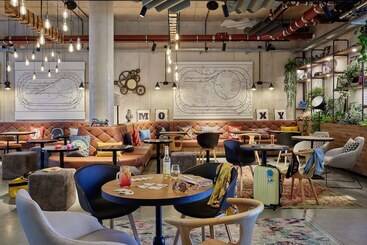 هتل Moxy Cologne Muelheim