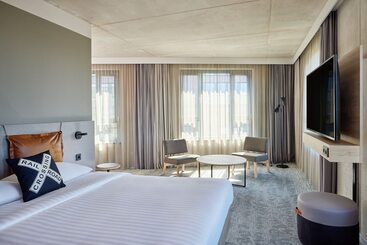 هتل Moxy Cologne Muelheim
