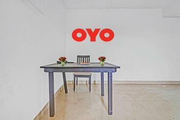 ホテル Oyo 90112 Fly Home